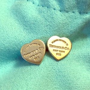 💙💙 Tiffany&Co Mini Heart Tag Earrings 💙💙